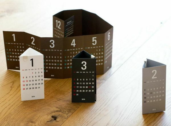 [Replug] Trifold Desk Calendar 2026
